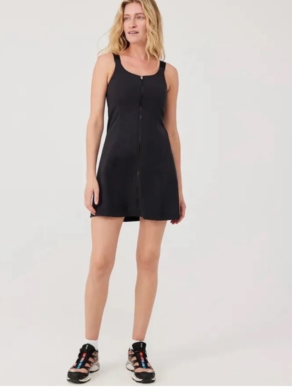 Outdoor Voices Powerhouse Black Dress Front Zip Size S/M B Cup